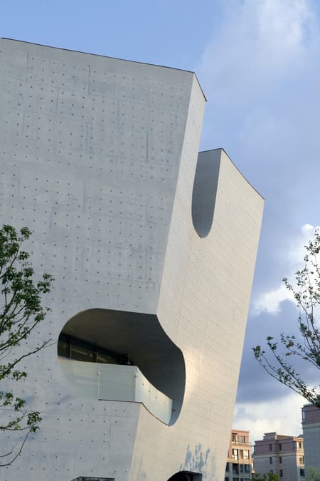  Shanghai Cofco Cultural & Health Center	